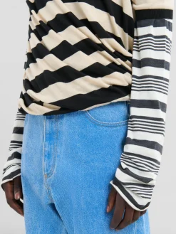 Knitwear><noscript><img width=