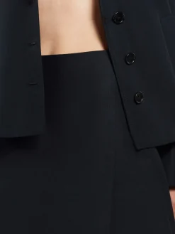 Skirts><noscript><img width=