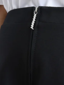 Skirts><noscript><img width=