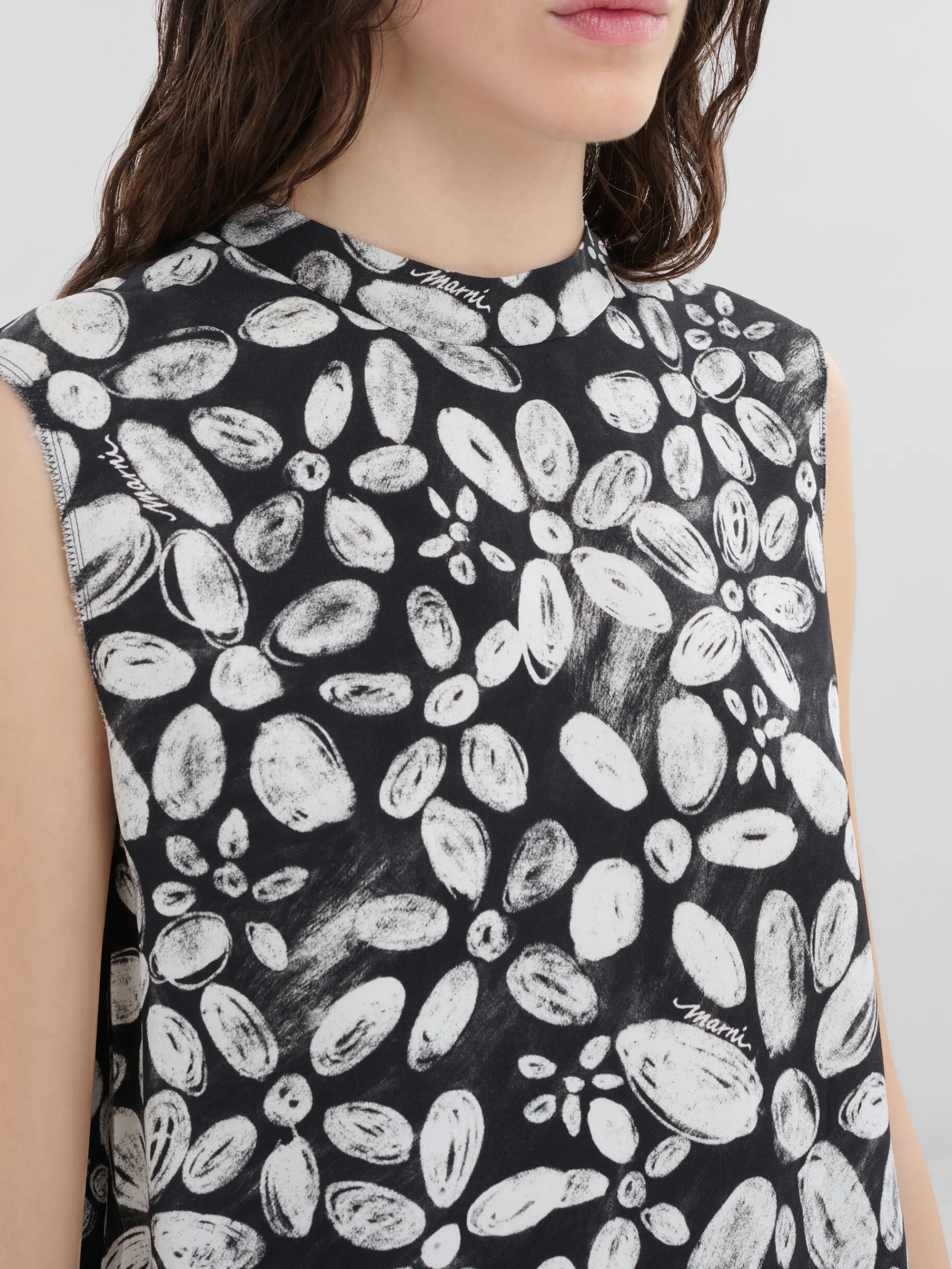 Matching Sets | Tops & T-Shirts>Marni Satin-back Crêpe Sleeveless Top With Blooming Print BLACK