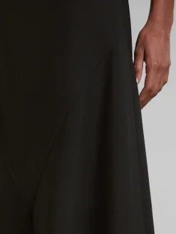Skirts><noscript><img width=