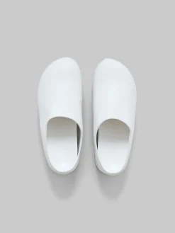 Flats | Slides & Sandals><noscript><img width=
