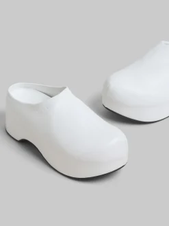 Flats | Slides & Sandals><noscript><img width=