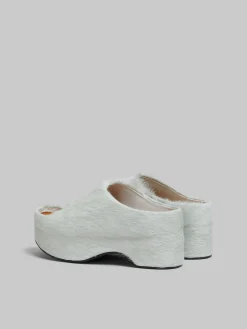 Slides & Sandals><noscript><img width=